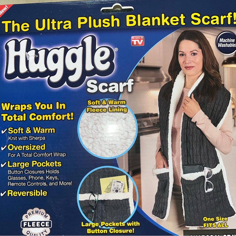 HUGGLE SCARF